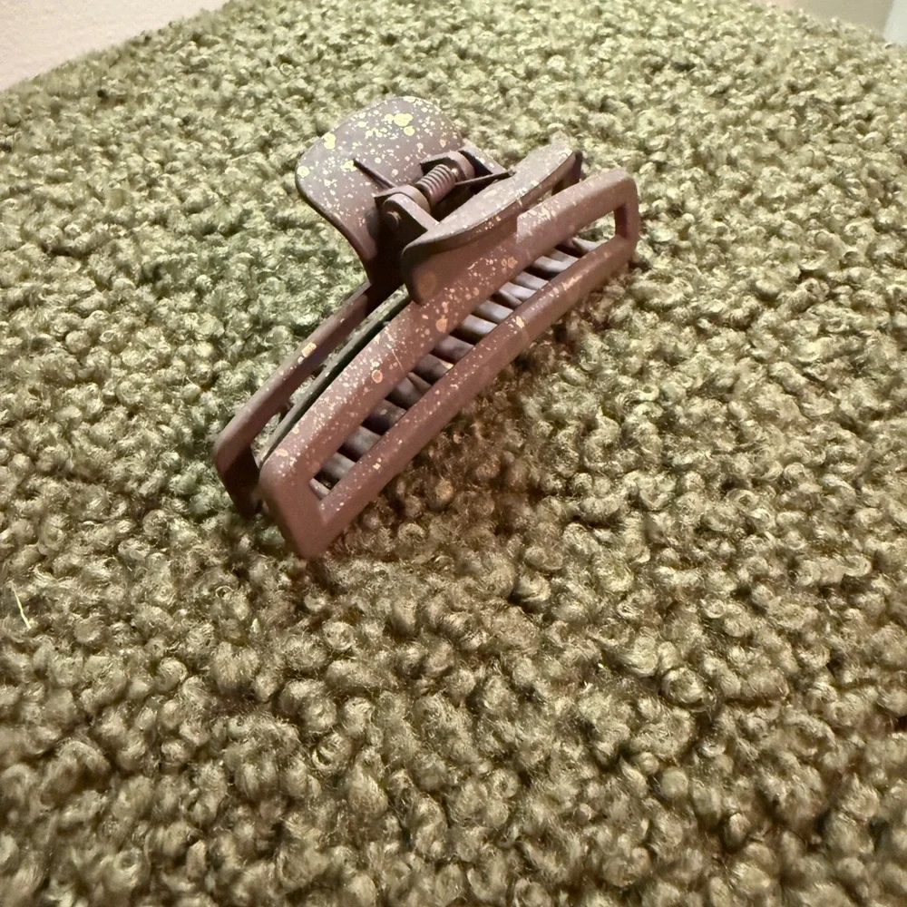 Gold flecks‎ splatter Claw Clip 5”